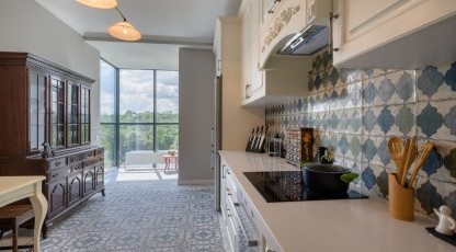 Bucătărie CLASICĂ, liniară, în nuanță - albă Bucătarii clasice