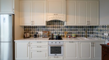 Bucătărie CLASICĂ, liniară, în nuanță - albă