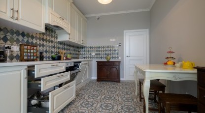 Bucătărie CLASICĂ, liniară, în nuanță - albă Bucătarii clasice