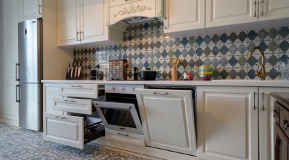 Bucătărie CLASICĂ, liniară, în nuanță - albă Bucătarii clasice