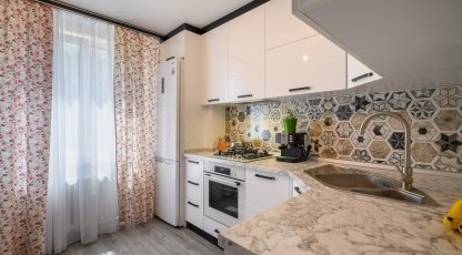 Bucătărie MODERNĂ, de colț, în nuanță - albă Bucătarii moderne