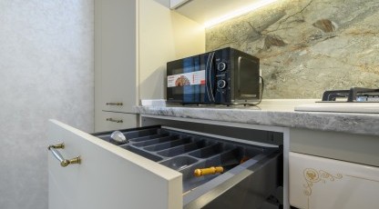 Bucătărie MODERNĂ, de colț, în nuanță - alb/fildeș Bucătarii moderne