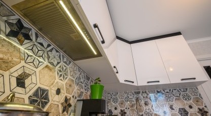 Bucătărie MODERNĂ, de colț, în nuanță - albă Bucătarii moderne