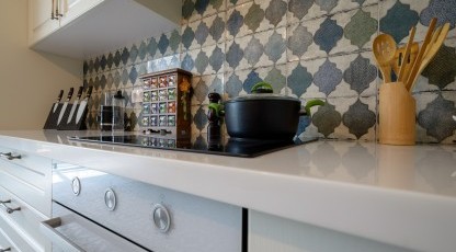 Bucătărie CLASICĂ, liniară, în nuanță - albă Bucătarii clasice