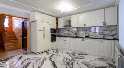 Bucătărie NEOCLASICĂ, de colț, în nuanță - albă