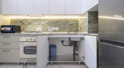 Bucătărie MODERNĂ, de colț, în nuanță - alb/fildeș Bucătarii moderne